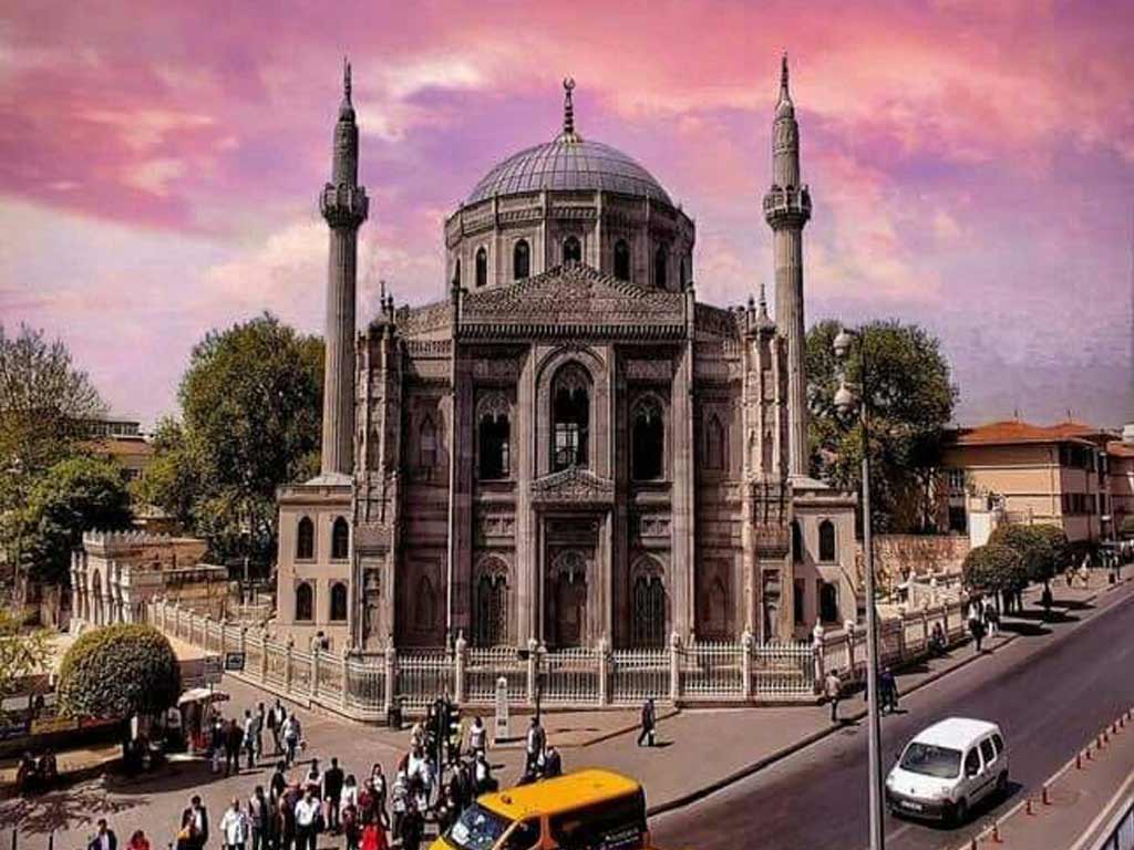Valide Sultan Camii, Valide Sultan Mosque, مسجد بيرتفنيال والدة السلطان هو مسجد تاريخي يقع في منطقة الفاتح في إسطنبول, 新皇后苏丹清真寺, Мечеть Валиде Султан